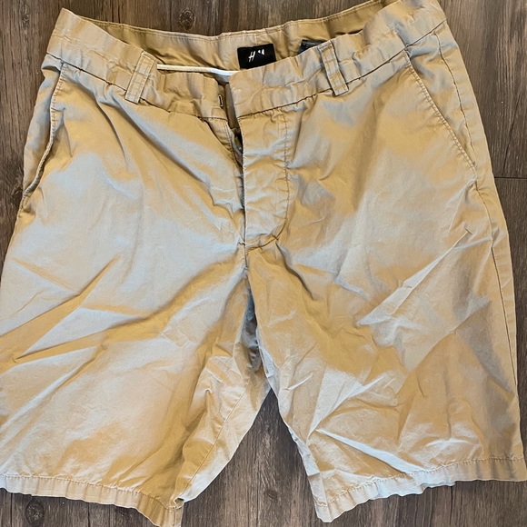 H&M Cargo Khaki Shorts - Picture 3 of 7